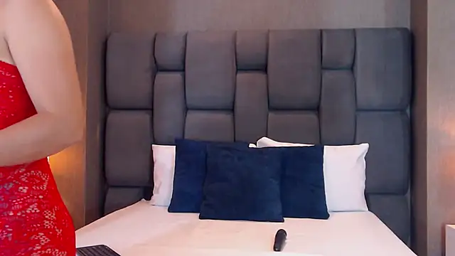 Snapshot of SophieWolkman chatting on March 5, 7:38 pm SophieWolkman online show from March 5, 7:38 pm