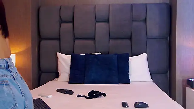 Snapshot of SophieWolkman chatting on March 18, 3:10 pm SophieWolkman online show from March 18, 3:10 pm