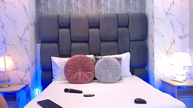 Snapshot of SophieWolkman chatting on November 28, 12:08 pm SophieWolkman online show from November 28, 12:08 pm