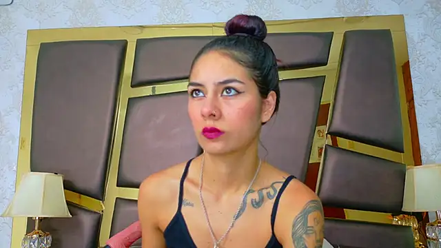 NicoleEsposito online show from November 28, 1:25 pm