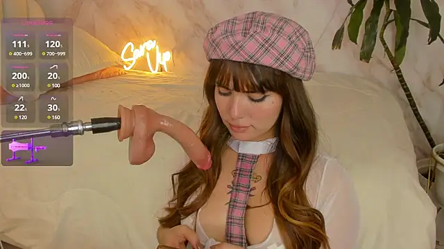 Snapshot of Saravipper1 chatting on December 8, 4:14 am Saravipper1 online show from December 8, 4:14 am