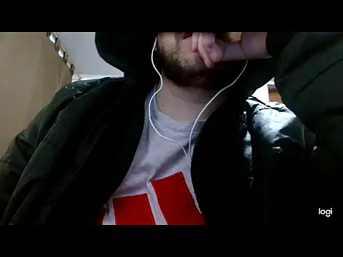 Snapshot of camiloking1720 chatting on October 25, 12:29 am camiloking1720 online show from October 25, 12:29 am