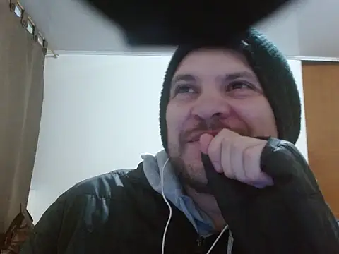 Snapshot of camiloking1720 chatting on November 24, 7:19 am camiloking1720 online show from November 24, 7:19 am