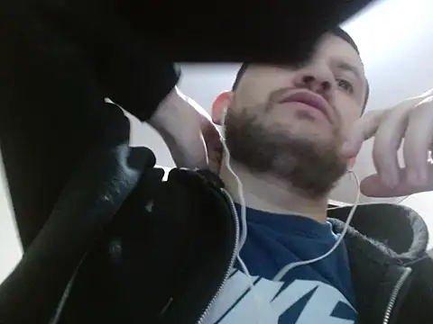 Snapshot of camiloking1720 chatting on December 14, 6:41 am camiloking1720 online show from December 14, 6:41 am