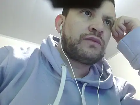 Snapshot of camiloking1720 chatting on December 14, 10:36 pm camiloking1720 online show from December 14, 10:36 pm