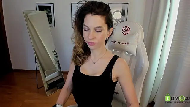Snapshot of Selena_Rase chatting on February 7, 9:47 am Selena Rase online show from February 7, 9:47 am