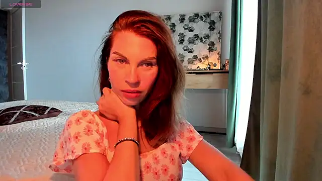 Snapshot of Selena_Rase chatting on October 13, 9:09 am Selena Rase online show from October 13, 9:09 am