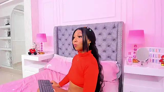 HaileeRoberts online show from February 1, 3:28 pm