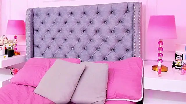 HaileeRoberts online show from March 14, 3:25 pm