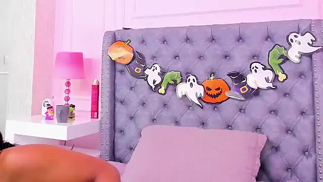 HaileeRoberts online show from October 9, 12:36 pm