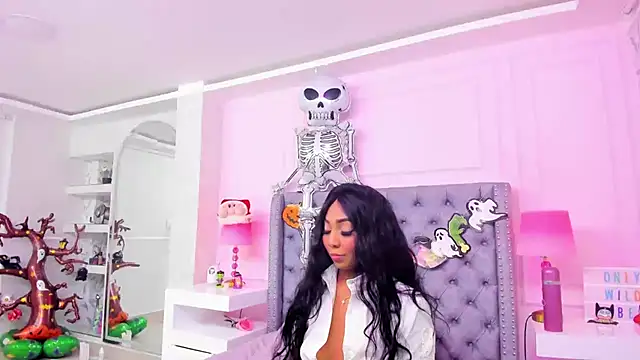 HaileeRoberts online show from October 28, 12:30 pm