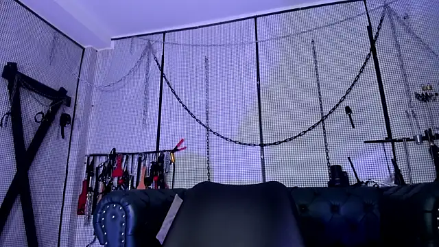 Snapshot of yey_bdsm chatting on October 29, 7:04 pm yey bdsm online show from October 29, 7:04 pm