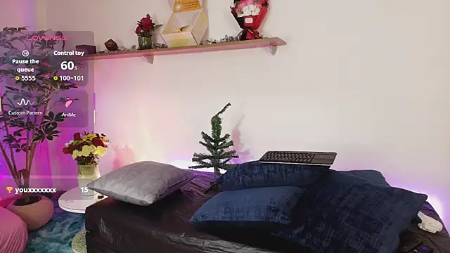 Snapshot of Elliee_ chatting on November 3, 3:13 pm Elliee online show from November 3, 3:13 pm