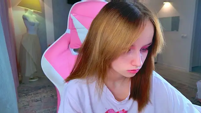 b4by LoL1 online show from December 2, 11:26 am