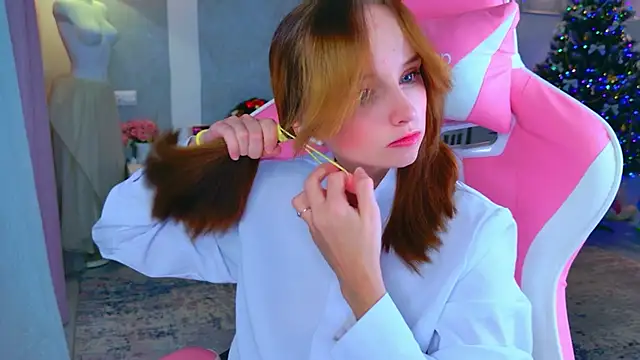 b4by LoL1 online show from December 22, 11:40 am