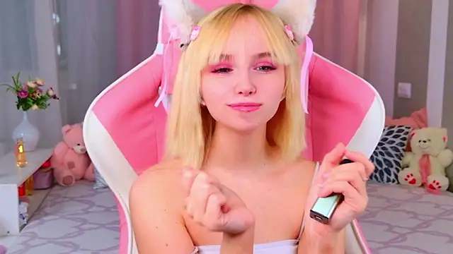 b4by LoL1 online show from February 23, 3:20 pm