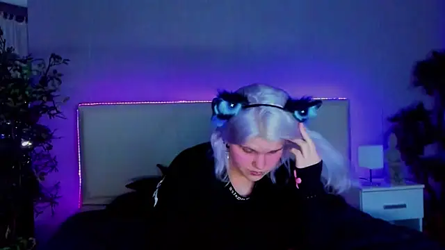 Snapshot of JoannLowe chatting on January 29, 2:09 am JoannLowe online show from January 29, 2:09 am