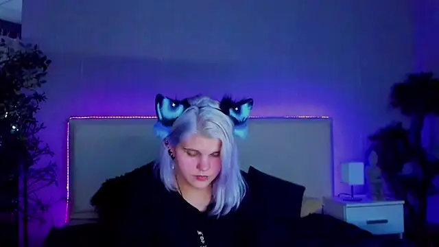 Snapshot of JoannLowe chatting on January 30, 11:55 pm JoannLowe online show from January 30, 11:55 pm