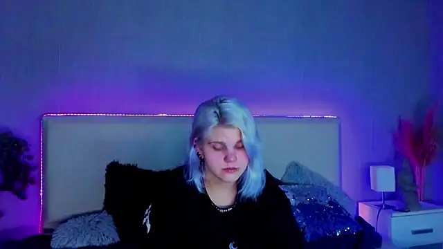 Snapshot of JoannLowe chatting on February 16, 1:25 am JoannLowe online show from February 16, 1:25 am