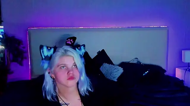 Snapshot of JoannLowe chatting on February 19, 11:14 pm JoannLowe online show from February 19, 11:14 pm