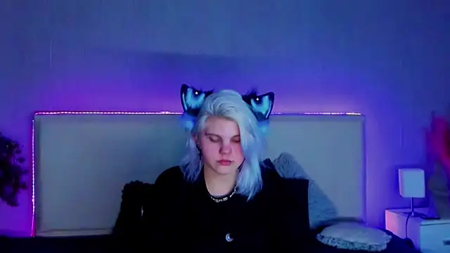 Snapshot of JoannLowe chatting on February 20, 9:20 pm JoannLowe online show from February 20, 9:20 pm