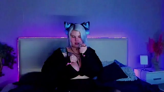 Snapshot of JoannLowe chatting on February 22, 11:46 pm JoannLowe online show from February 22, 11:46 pm