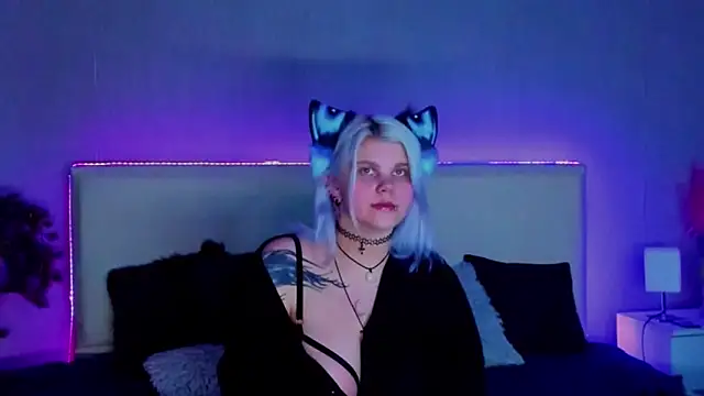 Snapshot of JoannLowe chatting on February 23, 9:16 pm JoannLowe online show from February 23, 9:16 pm