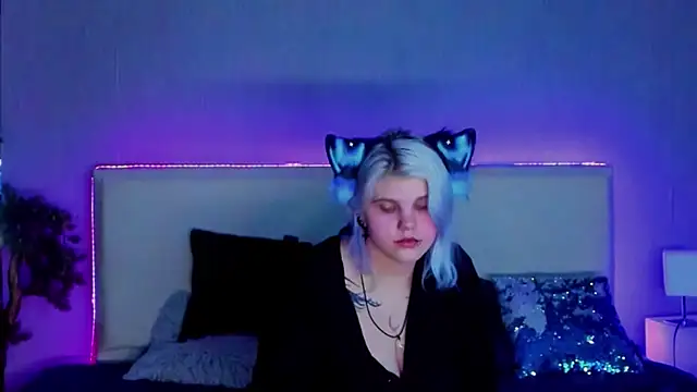 Snapshot of JoannLowe chatting on February 26, 2:15 am JoannLowe online show from February 26, 2:15 am