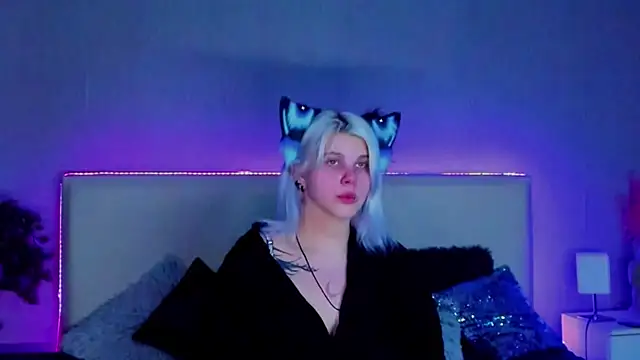 Snapshot of JoannLowe chatting on February 26, 7:49 pm JoannLowe online show from February 26, 7:49 pm