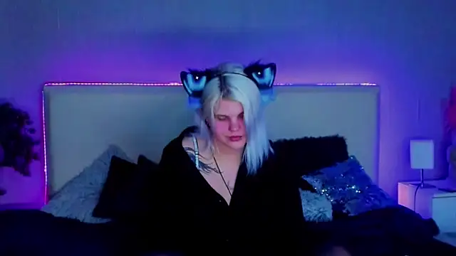 Snapshot of JoannLowe chatting on February 26, 11:26 pm JoannLowe online show from February 26, 11:26 pm