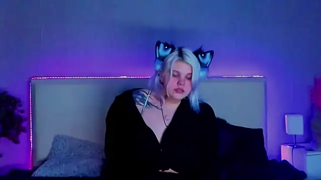 Snapshot of JoannLowe chatting on February 27, 11:59 pm JoannLowe online show from February 27, 11:59 pm