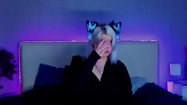 Snapshot of JoannLowe chatting on March 2, 8:07 pm JoannLowe online show from March 2, 8:07 pm