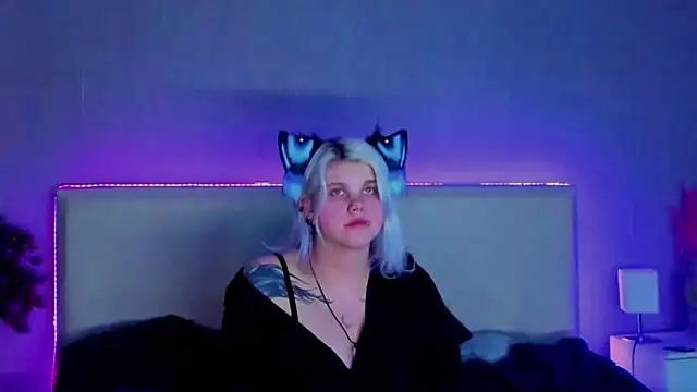 Snapshot of JoannLowe chatting on March 2, 11:53 pm JoannLowe online show from March 2, 11:53 pm