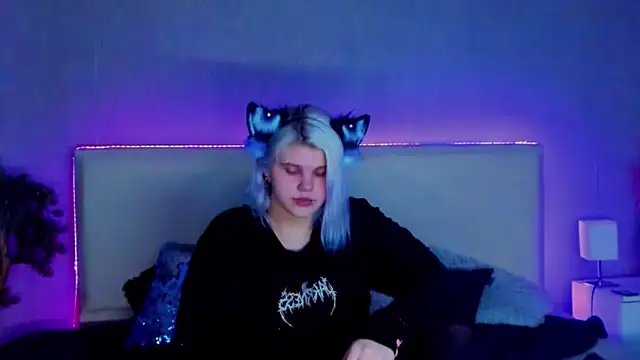 Snapshot of JoannLowe chatting on March 5, 12:59 am JoannLowe online show from March 5, 12:59 am