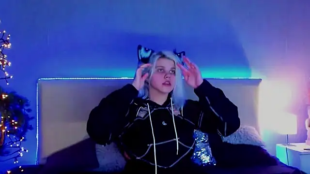 Snapshot of JoannLowe chatting on March 5, 7:17 pm JoannLowe online show from March 5, 7:17 pm