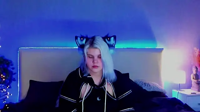 Snapshot of JoannLowe chatting on March 5, 10:54 pm JoannLowe online show from March 5, 10:54 pm