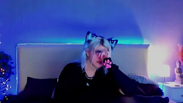 Snapshot of JoannLowe chatting on March 6, 1:58 am JoannLowe online show from March 6, 1:58 am