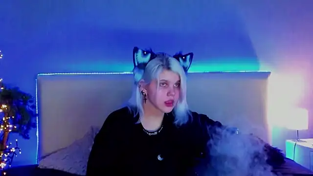 Snapshot of JoannLowe chatting on March 6, 7:10 pm JoannLowe online show from March 6, 7:10 pm