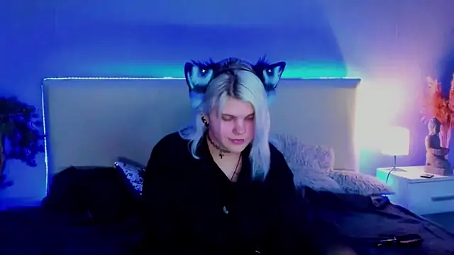 Snapshot of JoannLowe chatting on March 9, 3:01 am JoannLowe online show from March 9, 3:01 am