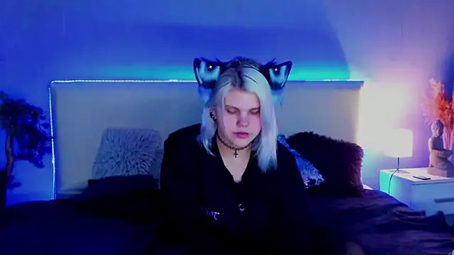 Snapshot of JoannLowe chatting on March 9, 8:31 pm JoannLowe online show from March 9, 8:31 pm