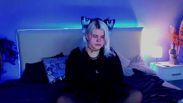 Snapshot of JoannLowe chatting on March 11, 11:26 pm JoannLowe online show from March 11, 11:26 pm