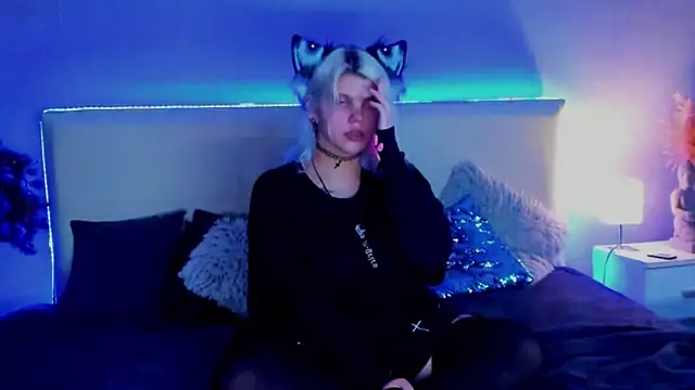 Snapshot of JoannLowe chatting on March 12, 9:13 pm JoannLowe online show from March 12, 9:13 pm