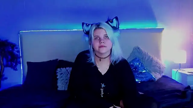 Snapshot of JoannLowe chatting on March 13, 12:16 am JoannLowe online show from March 13, 12:16 am