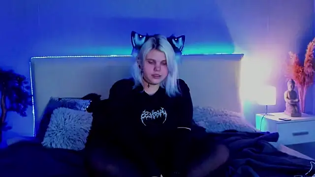 Snapshot of JoannLowe chatting on March 15, 12:04 am JoannLowe online show from March 15, 12:04 am