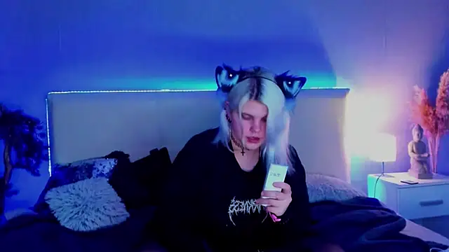 Snapshot of JoannLowe chatting on March 15, 3:40 am JoannLowe online show from March 15, 3:40 am