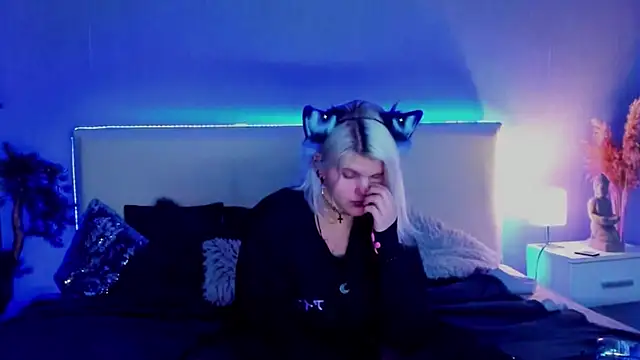 Snapshot of JoannLowe chatting on March 16, 9:05 pm JoannLowe online show from March 16, 9:05 pm