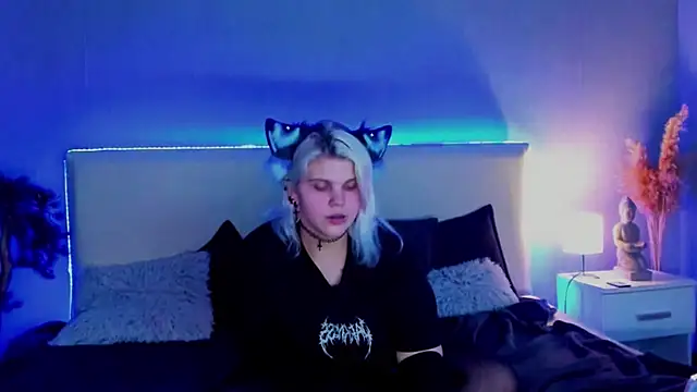 Snapshot of JoannLowe chatting on March 17, 12:19 am JoannLowe online show from March 17, 12:19 am