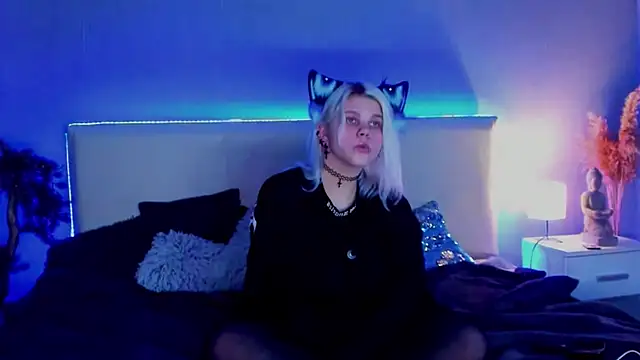 Snapshot of JoannLowe chatting on March 19, 11:36 pm JoannLowe online show from March 19, 11:36 pm