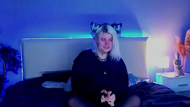 Snapshot of JoannLowe chatting on March 20, 2:40 am JoannLowe online show from March 20, 2:40 am