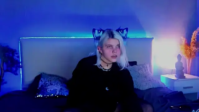 Snapshot of JoannLowe chatting on March 20, 11:56 pm JoannLowe online show from March 20, 11:56 pm